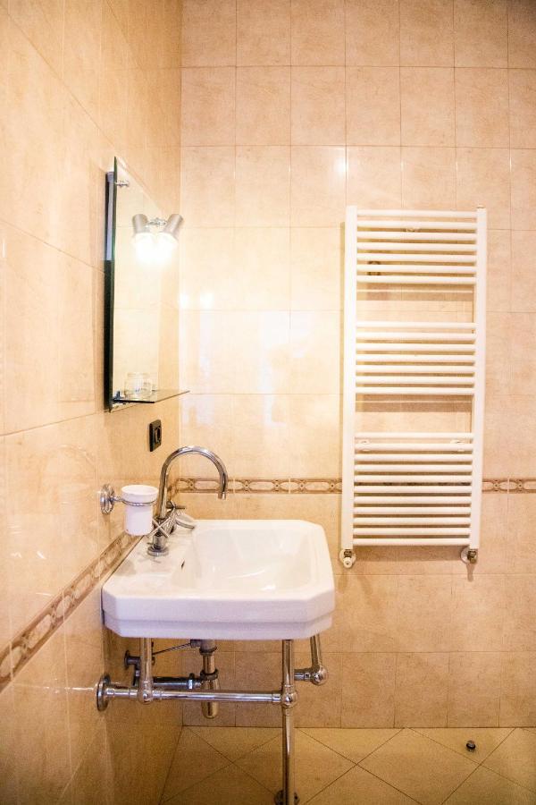 Blue Door Hostel Tirana Zewnętrze zdjęcie