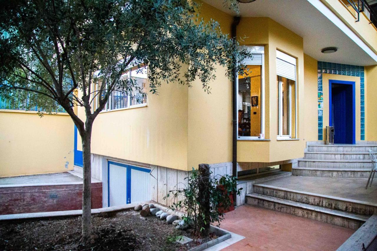 Blue Door Hostel Tirana Zewnętrze zdjęcie