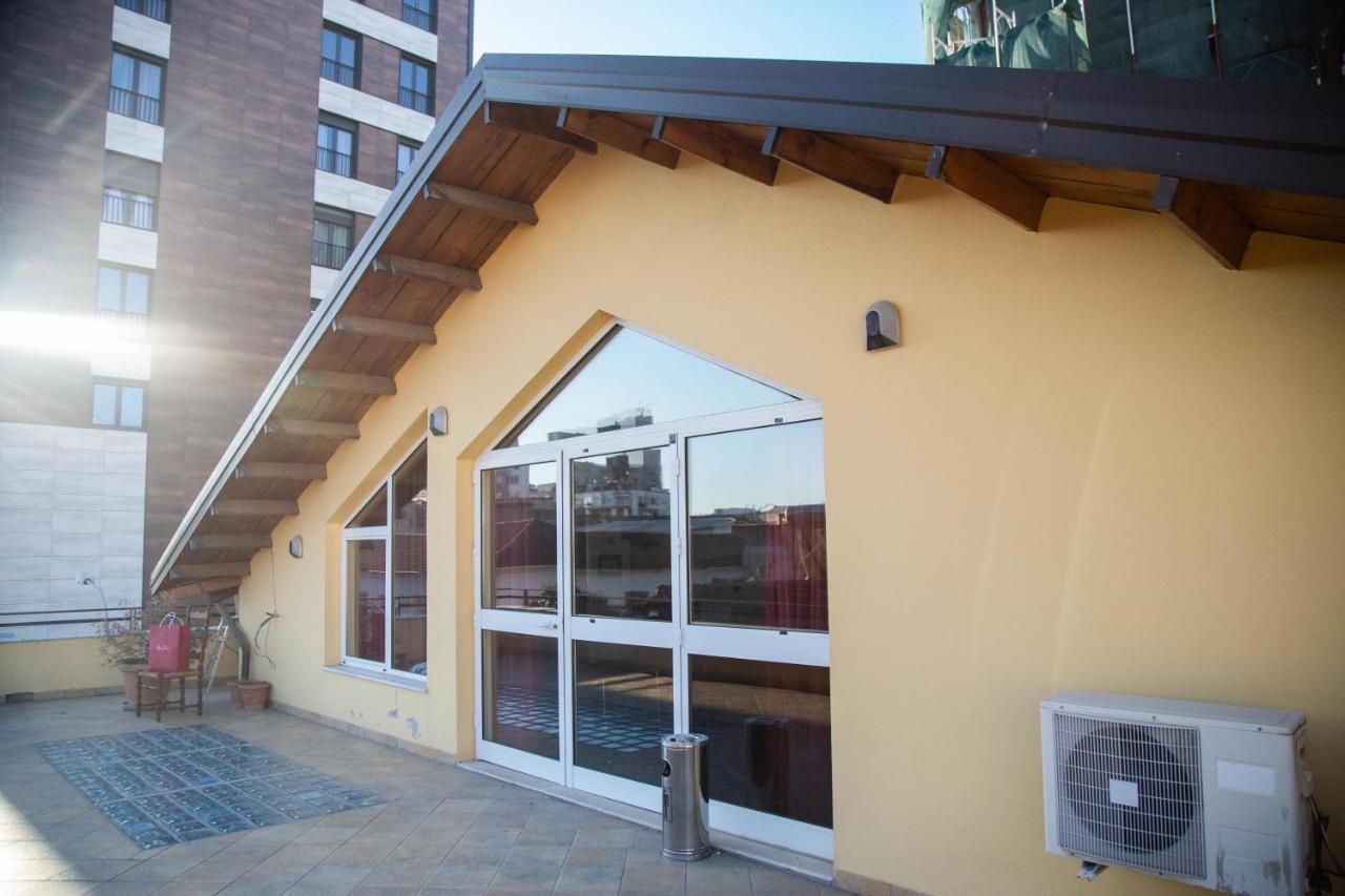 Blue Door Hostel Tirana Zewnętrze zdjęcie