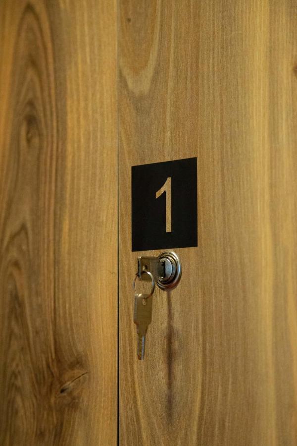 Blue Door Hostel Tirana Zewnętrze zdjęcie