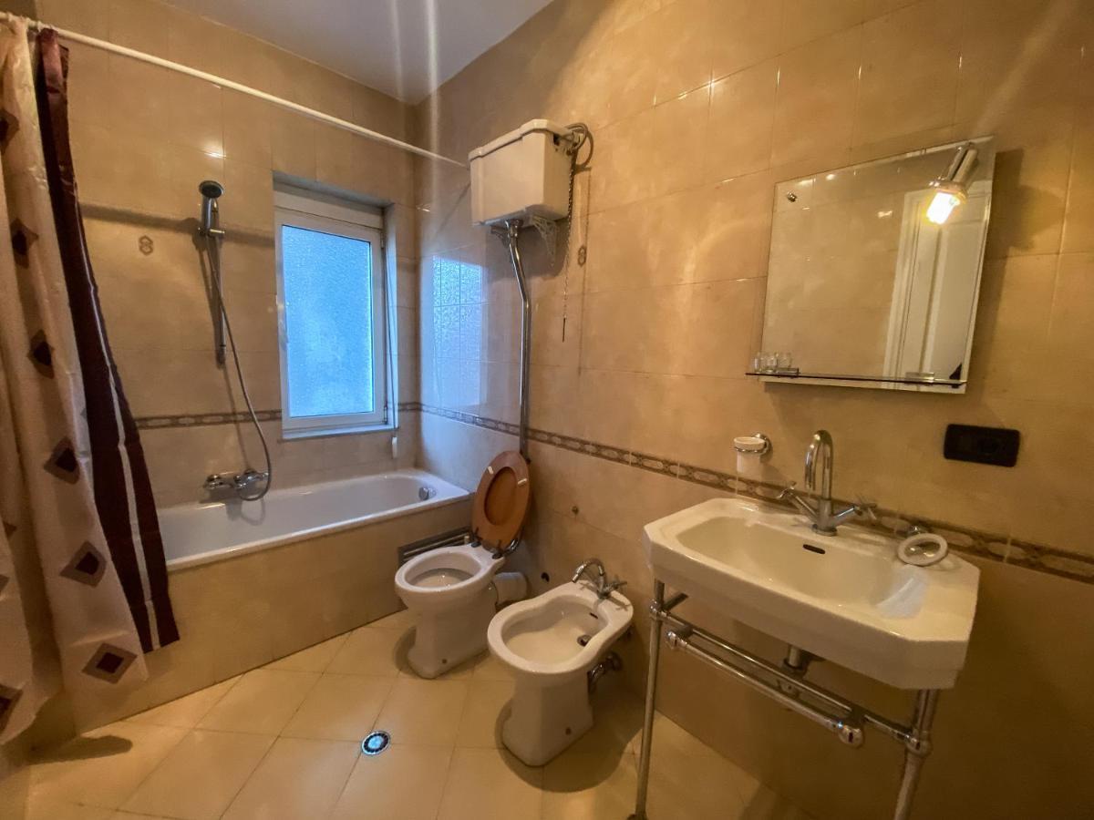 Blue Door Hostel Tirana Zewnętrze zdjęcie