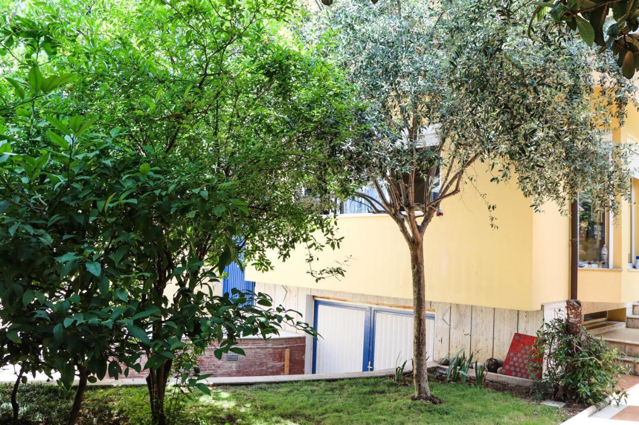 Blue Door Hostel Tirana Zewnętrze zdjęcie