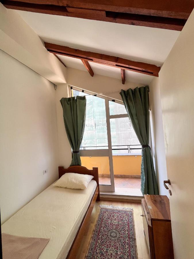 Blue Door Hostel Tirana Zewnętrze zdjęcie