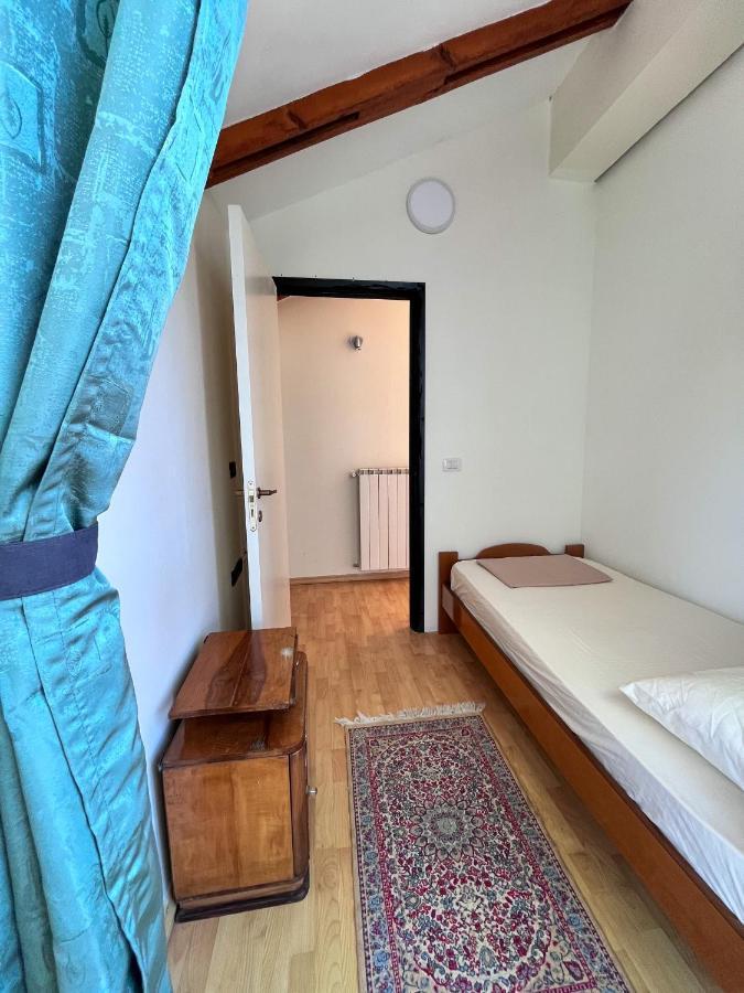 Blue Door Hostel Tirana Zewnętrze zdjęcie