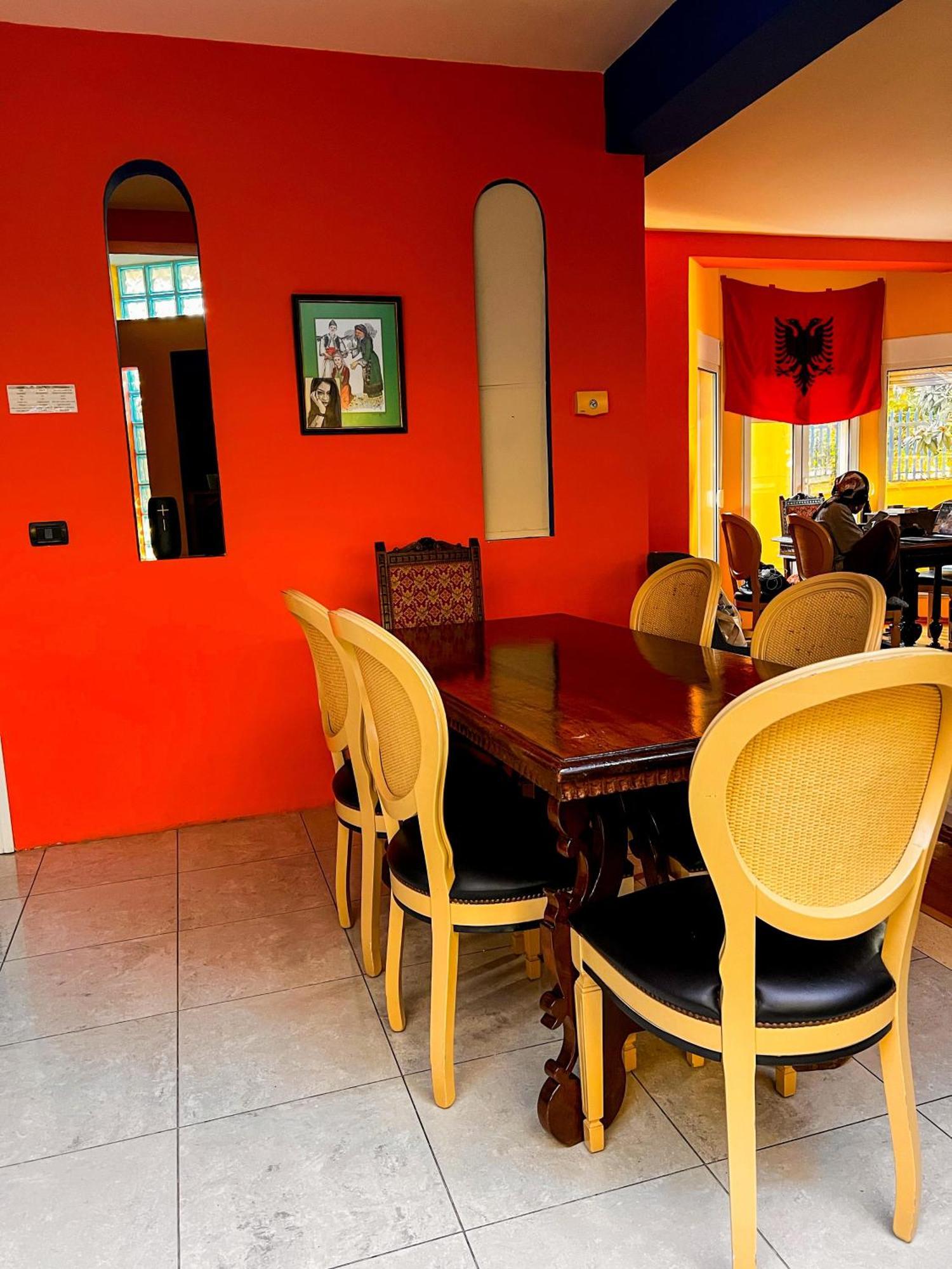 Blue Door Hostel Tirana Zewnętrze zdjęcie