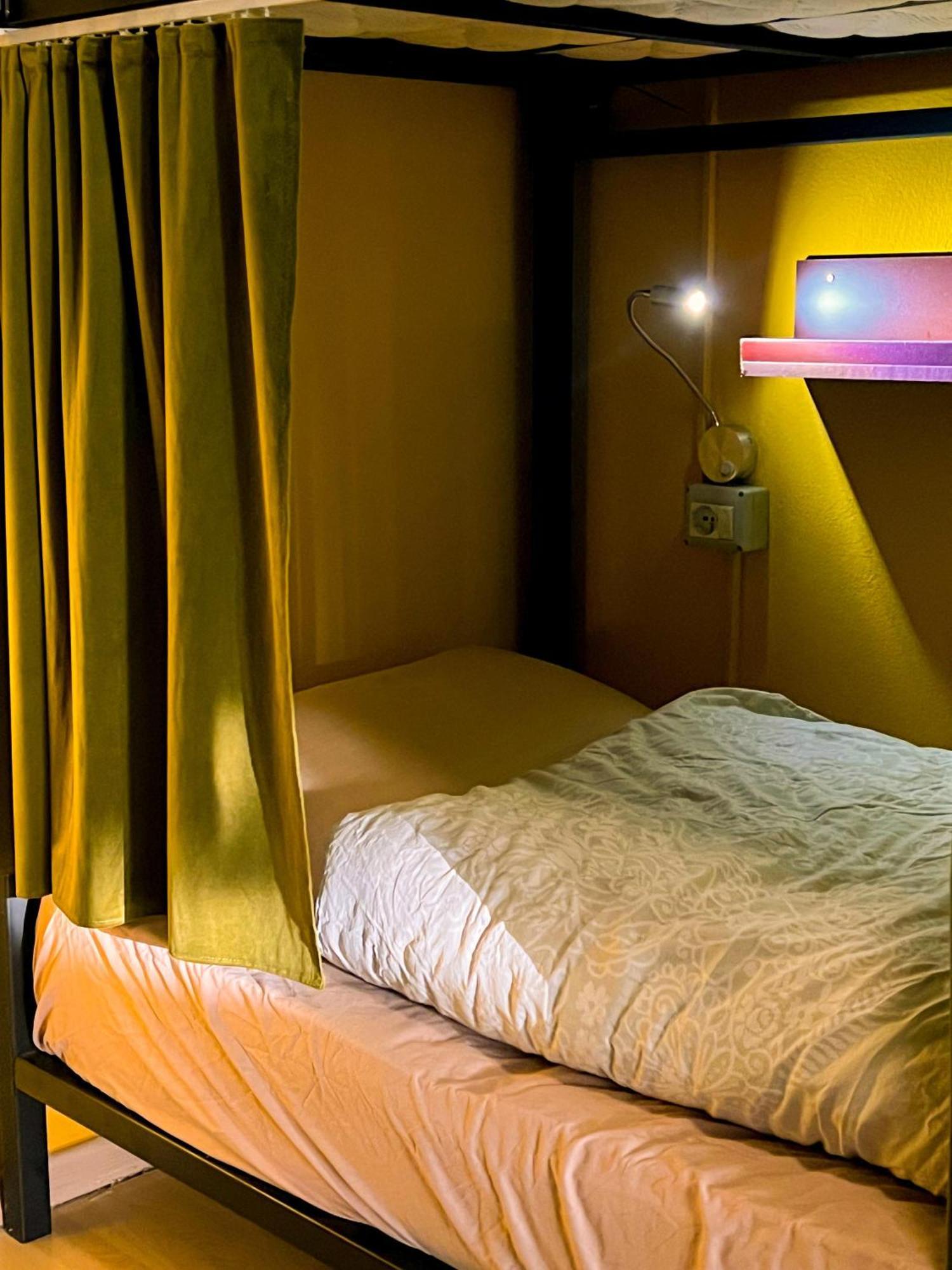 Blue Door Hostel Tirana Zewnętrze zdjęcie