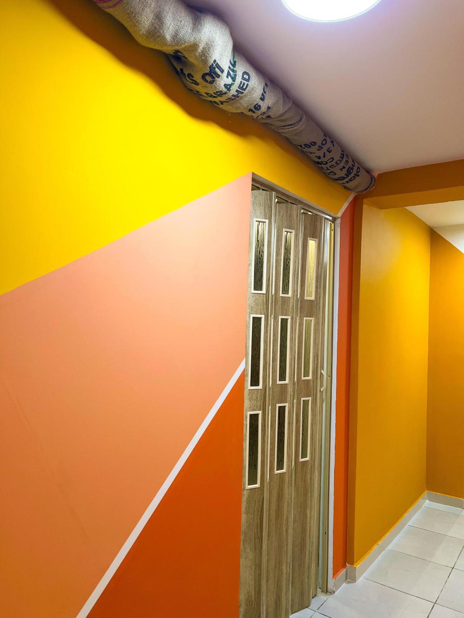 Blue Door Hostel Tirana Zewnętrze zdjęcie