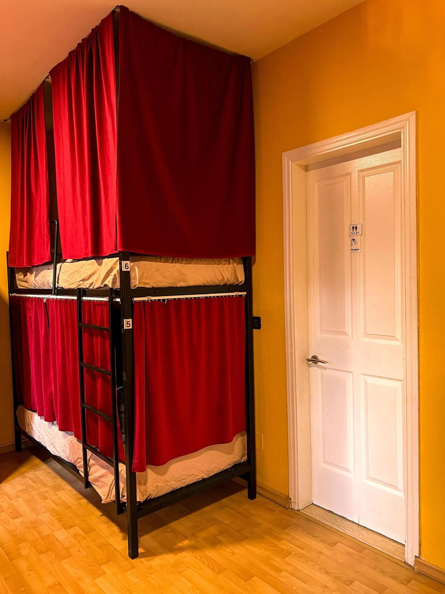 Blue Door Hostel Tirana Zewnętrze zdjęcie