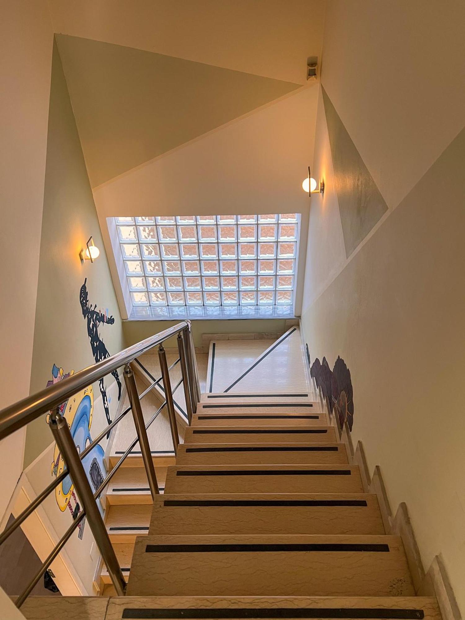 Blue Door Hostel Tirana Zewnętrze zdjęcie