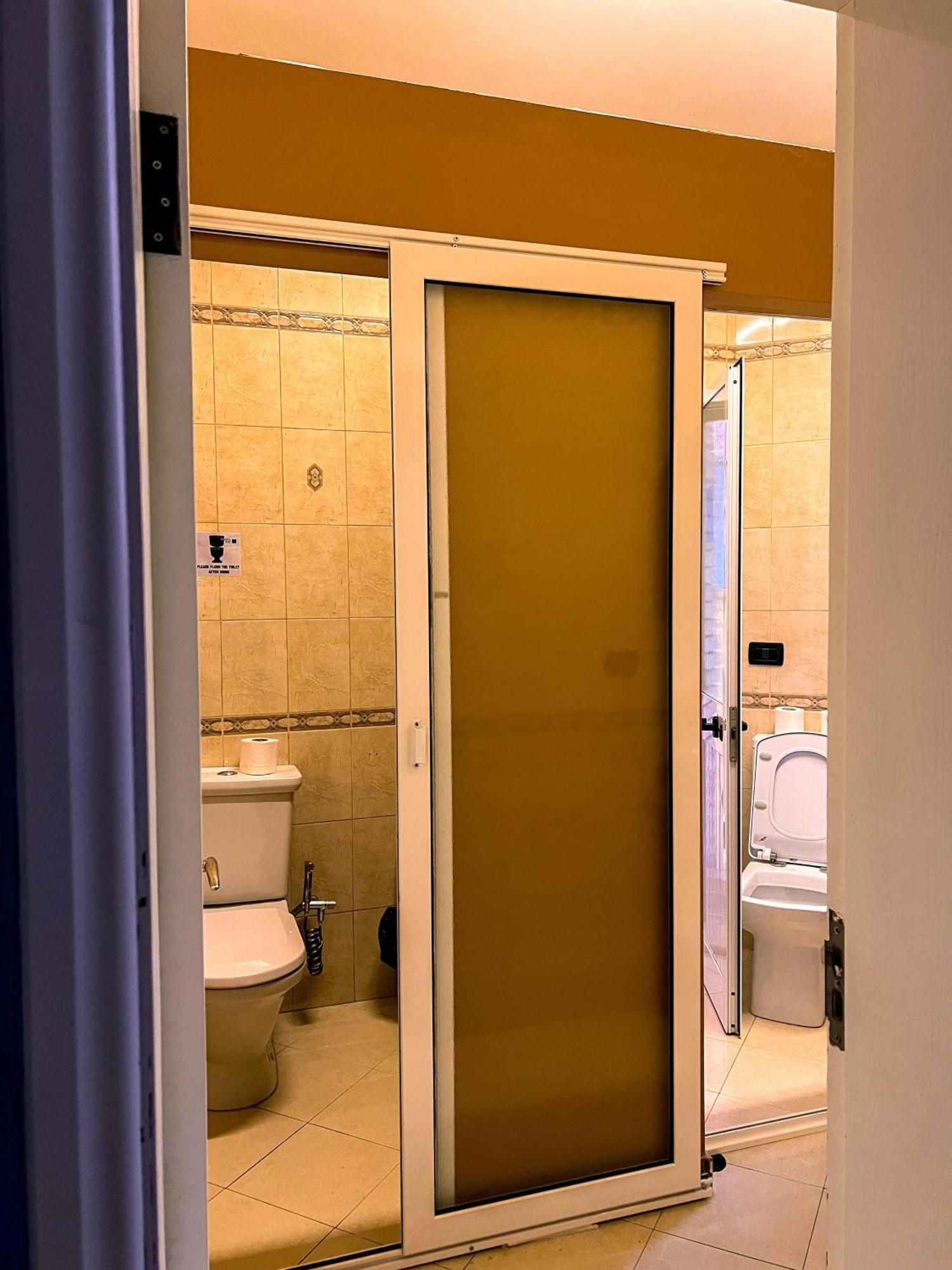 Blue Door Hostel Tirana Zewnętrze zdjęcie