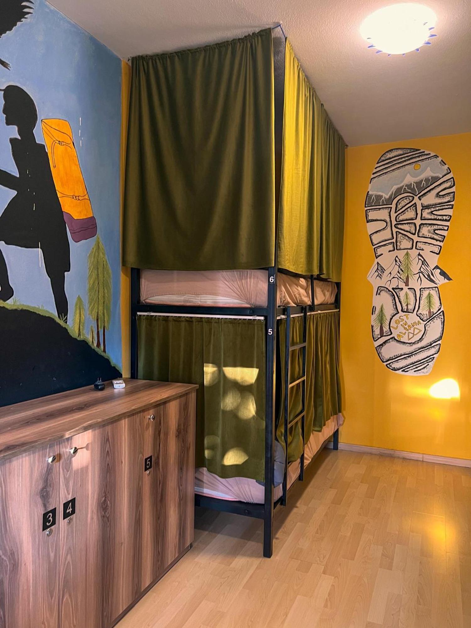 Blue Door Hostel Tirana Zewnętrze zdjęcie