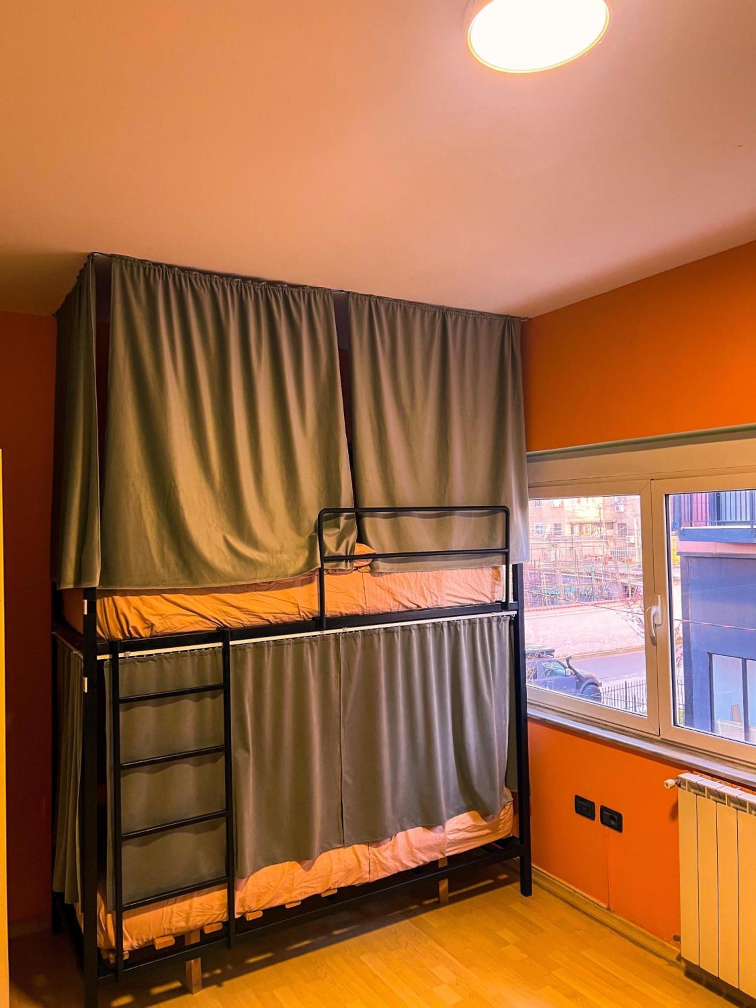 Blue Door Hostel Tirana Zewnętrze zdjęcie